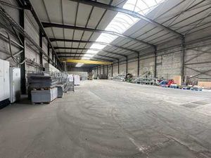 Opslagruimte van 2.250 m² op terrein van 6.400 m² te huur