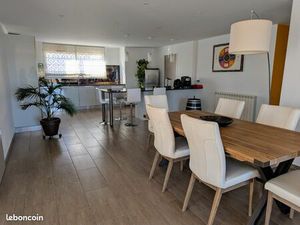 Villa contemporaine sur les hauteurs