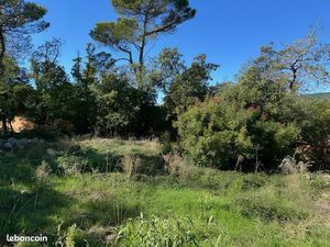 Terrain arboré de 1160 m² à Néoules