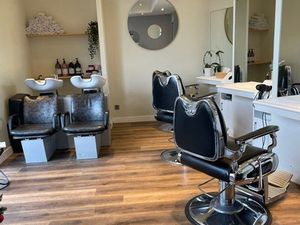 Salon de coiffure plus T2