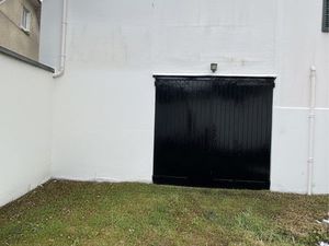 Entrepôt de 40m2 avec 1 place de parking privatif