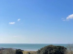 Duplex magnifique vue mer plage 150 metres parking box