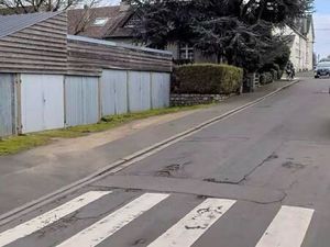 GARAGE FERMÉ  PRÈS av. GENESLAY