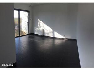 Box / pièce de stockage / garde meuble