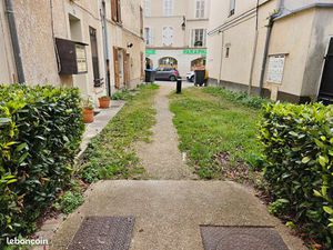 Studio meublé de 31 M² centre de Meaux - espace nuit - entièrement rénové