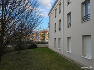 Particulier vend: T3 lumineux avec double garage – secteur calme et recherché