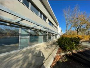 Local professionnel 110m2 à CARQUEFOU