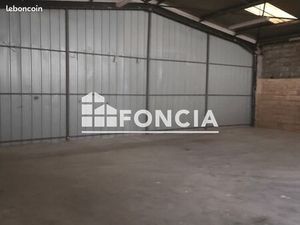 Local commercial 374 m²