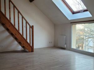 Studio avec mezzanine proche gare de Melun