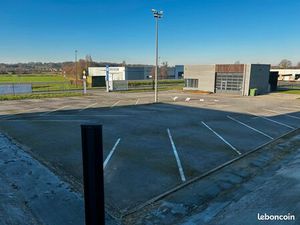 TOP EMPLACEMENT BATIMENT COMMERCIAL BUREAU + ATELIER + PARKING 1036 m2 + AIRE DE LAVAGE / 