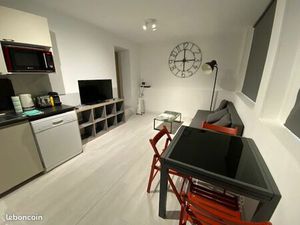 Appartement t2 28 m2 a deux pas du port avec terrasse