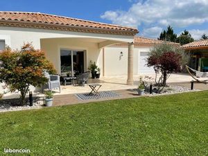 Maison contemporaine avec dépendance