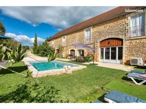 Propriétés composées de deux périgourdines 11 pièces environ 500M2 habitables