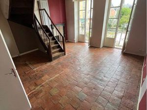 Duplex 3 pièces 74m2 à 100m de la gare (22 min du Mans)