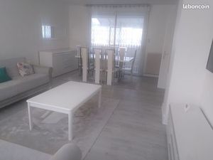 Apparemment 4 pièces à vendre