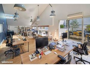 Bureau 150 m²