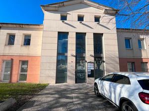 Bureaux / Local professionnel – usage mixte possible – Vauvert (30600)