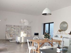 Maison lumineuse  beaux volumes