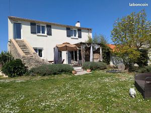 A VENDRE Maison familiale comprenant 9 pièces d’environ 205 m² sur parcelle de 1 112 m2