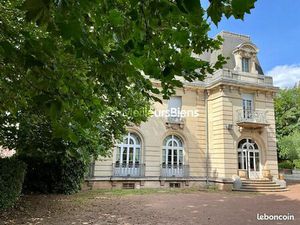 Hotel particulier 972 m² Bethune