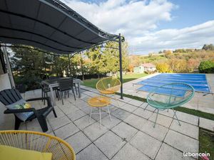 Maison familiale 2 niveaux – 3 chambres – Terrain 1229 m² – Piscine – St Bonnet-les-Oules