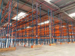 Local logistique 7 453 m²