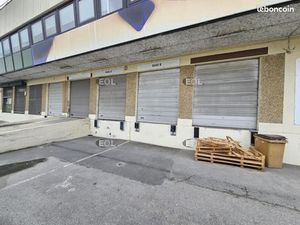 Local d'activité 896 m²