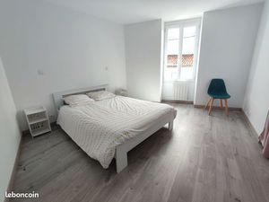 Loue Maison de village Aulnay 150 m2