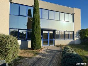 Immeuble de bureaux à la Tour de Salvagny à vendre