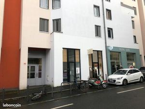 Local commercial ECULLY centre