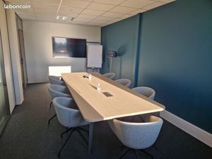 Loue 1 à 2 bureaux fermés (1 à 4 postes de travail) refait à neuf  salle de réunion  parki