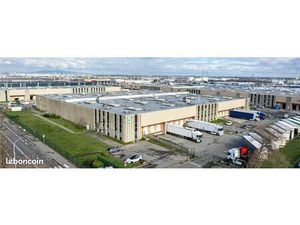 Local industriel 8 015 m²