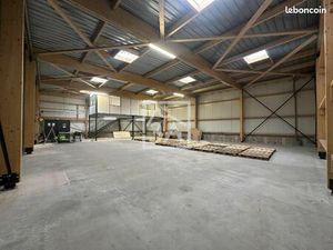 Local industriel 740 m²