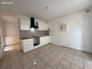 T1 bis rénové avec coin nuit - RDC