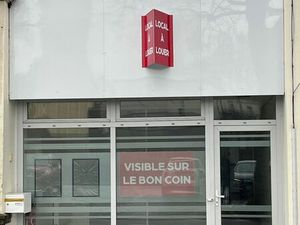 Local professionnel 70 m² – RDC vitrine – Parking gratuit – Arras centre – Rénové