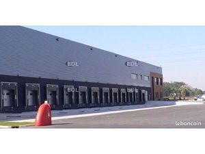 Local logistique 44 875 m²