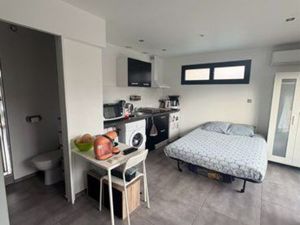 Studio libre 7 mars mitoyen villa indépendant