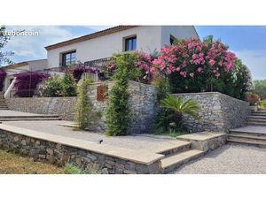 Superbe P3 en duplex - 83 m² vue Mer  étang & village dans une oliveraie