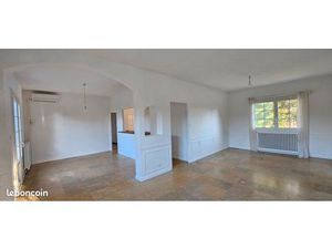 Castelnau le lez proche college villa f4 107 m2 environ avec jardin de 897 m2 environ