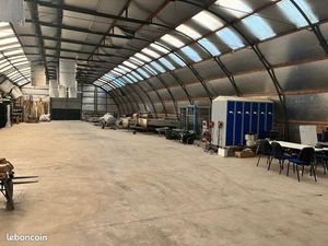 Hangar 600m2 + terrain