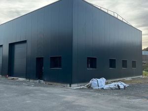 Location local artisanal-industriel 240 m2