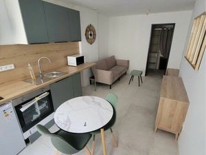 Grand studio meublé refait à neuf