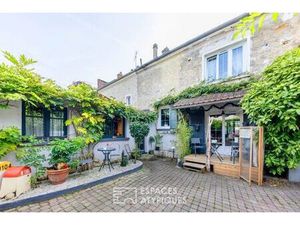 Ancien corps de ferme avec dépendance