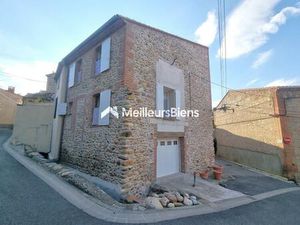 Maison de village atypique avec garage et extérieur