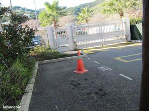 Vend parking dans residence fermee