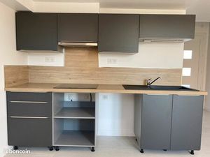 Maison mitoyenne T2  refait à neuf. Jardin privatif  places parking  84 LAPALUD