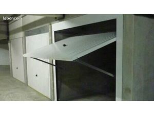 Parking/box 1 pièce 12 m²
