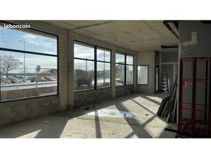 Local commercial saint bres