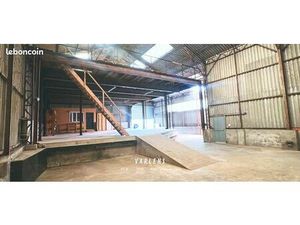 Location bâtiment entrepôt hangar