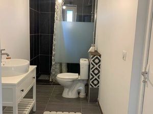 Loue T2 15 kms Bayonne  chauffage elec eau compris